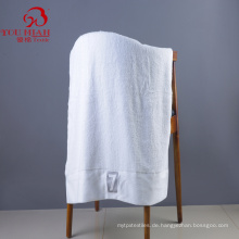 Gut absorbierende hochwertige 5 -Sterne -Hotel 100% Baumwoll weiße Handtuch mit Logo